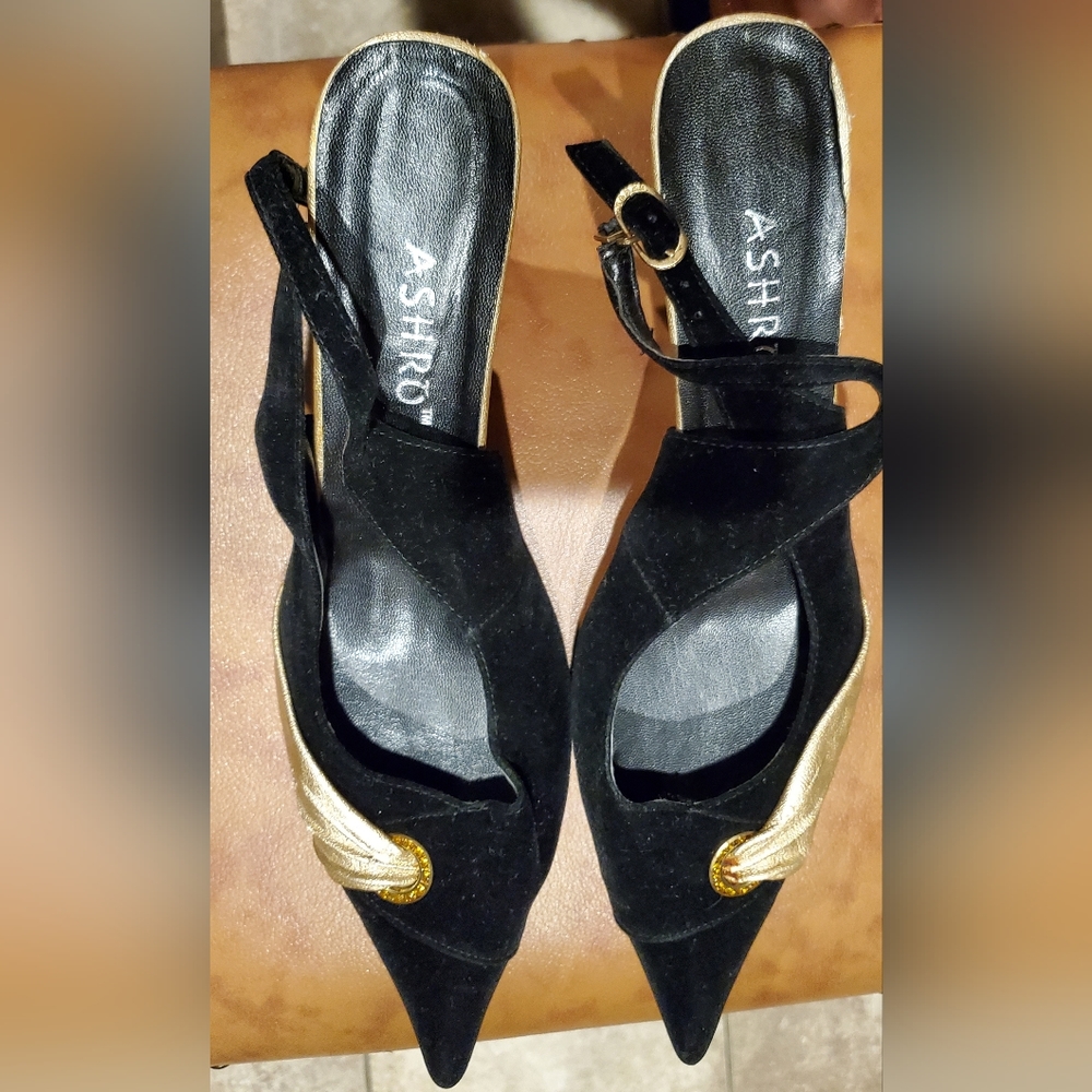 Velvet and gold slingback shoe. Good condition SZ 12